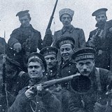 Skupina vojnika tijekom Oktobarske revolucije 1917. (Rusija)