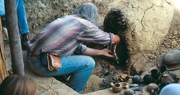 Lončarija, izrađena prethistorijskim tehnikama, vadi se iz peći