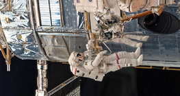 Astronauti popravljaju svemirski teleskop Hubble