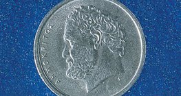 Grčki filozof Demokrit prikazan na grčkim novčićima