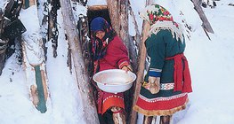 Hantske žene u tradicionalnoj nošnji