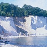 Bijele kredine stijene na Rügenu vidljive su iz daljine