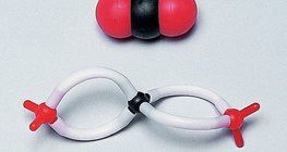 Molekula ugljikovog dioksida prikazana kalotnim i modelom štapića i kuglica