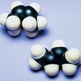 Kalotni model molekule cis-2-butena i trans-2-butena