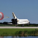 Space shuttle koji slijeće