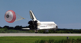 Space shuttle koji slijeće