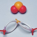 Molekula sumpornog dioksida prikazana kalotnim i modelom štapića i kuglica