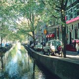 Amsterdam je grad pun kanala