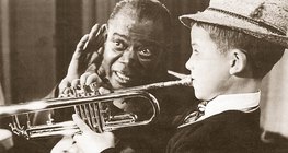 Louis Armstrong, znameniti jazz trubač sa jednim od svojih učenika