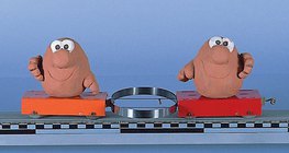 Odgurivanje dva objekta pomoću opruge