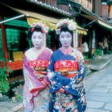 Japanske žene koje nose kimono