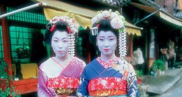 Japanske žene koje nose kimono
