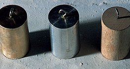 Bakar, aluminij i drvo imaju različitu gustoću
