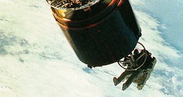 Satelit koji orbitira oko Zemlje