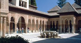 Remek-djelo arapske arhitekture: Dvor lavova u Alhambri, Granada, Španjolska