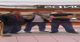 Odraz u iskrivljenom ogledalu