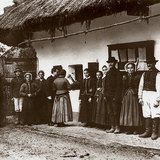 Béla Bartók fonografom sakuplja narodne pjesme u Transilvaniji (1907)