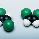 Kalotni model molekule trans- i cis-1,2-dikloretana