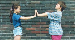 Kao rezultat sila koje djeluju oni se počinju kretati