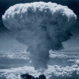 Oblak u obliku gljive nastao nakon bačene atomske bombe na Nagasaki u Japanu