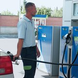 Tankanje auta na benzinskoj pumpi