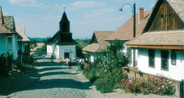 Hollókő je selo u Mađarskoj i mjesto svjetske baštine pod zaštitom UNESCO-a