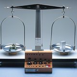 Two-pan balance