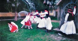 Uskrsno prskanje (mađarski narodni običaj)