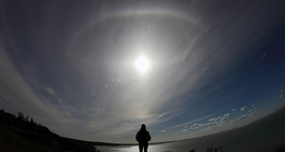 Halo s gornjim tangentnim lukom iznad jezera Balaton, Mađarska