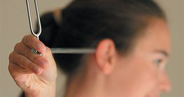 Ispitivanje sluha s vilicom za ugađanje