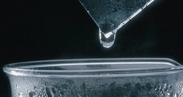 Vodena para kondenzira se na hladnoj površini